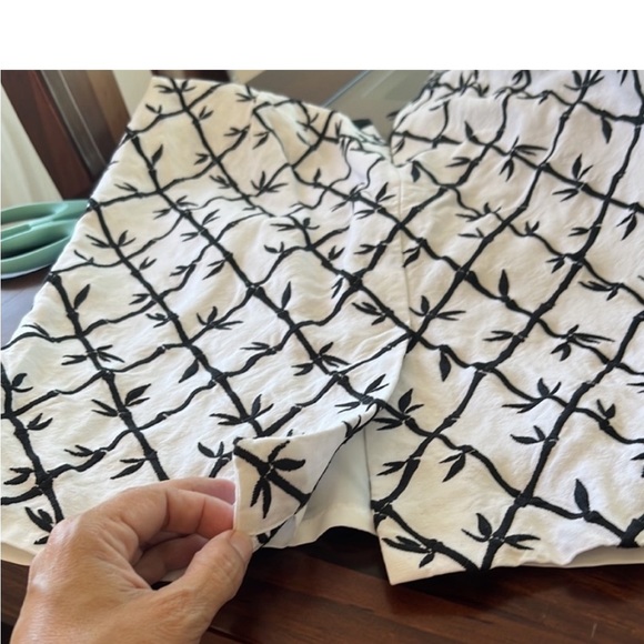 Talbots white and black pencil skirt. - Picture 5 of 6